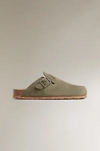 LEATHER CLOGS WITH BUCKLE