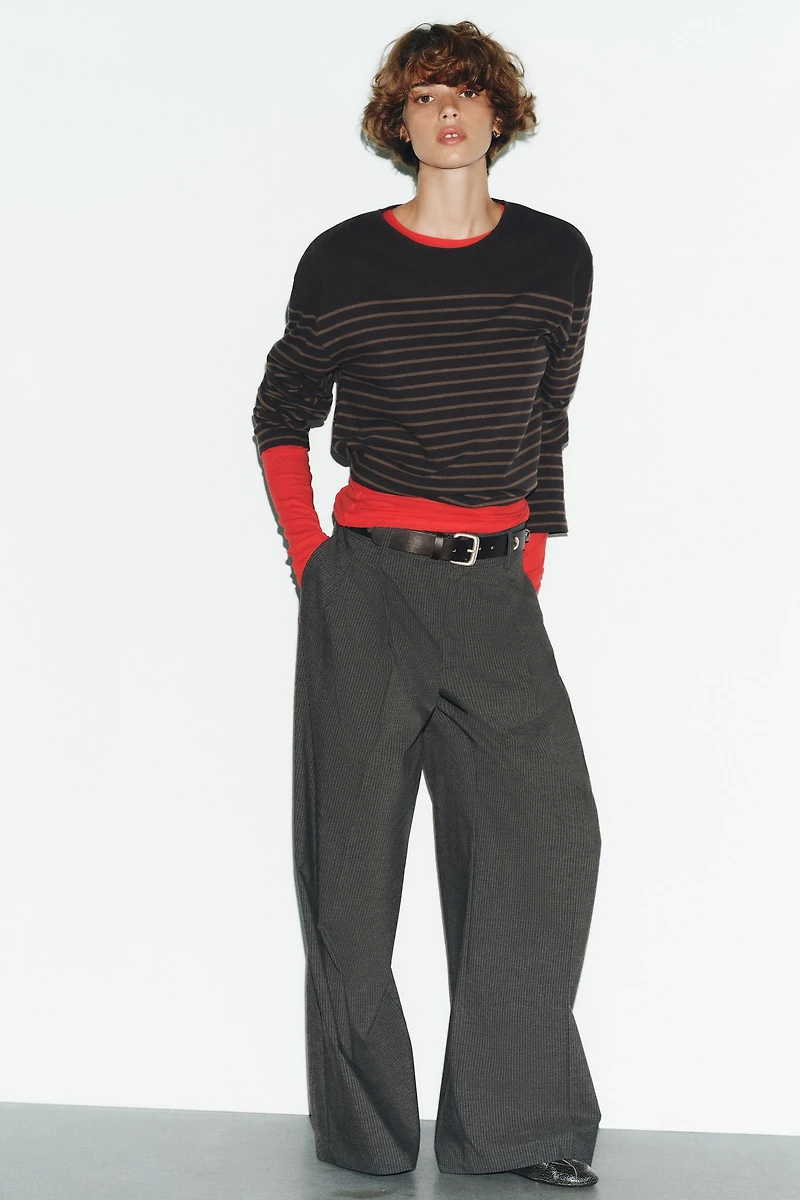 PANTALON À PINCES ET RABATS