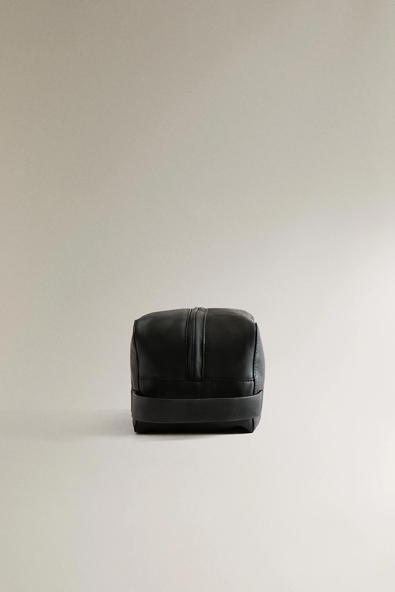 LEATHER TOILETRY BAG