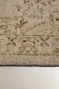 WOOL AREA RUG WITH A FLORAL PRINT