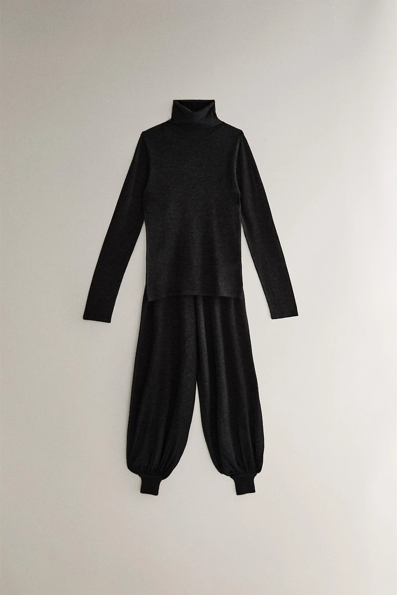WOOL AND SILK TURTLE NECK SWEATER