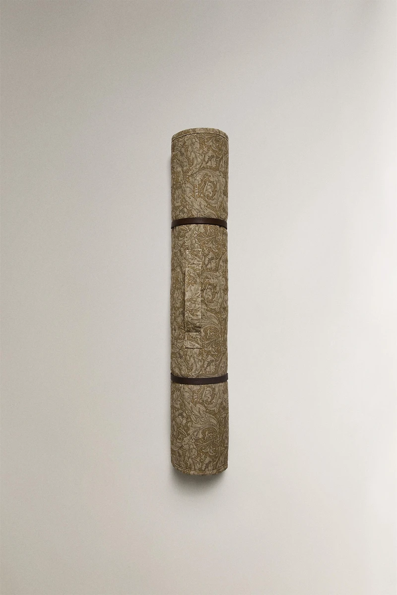 MORRIS & CO. ROLL-UP PET FLOOR BLANKET