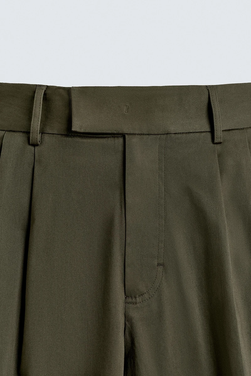 PANTALON COUPE DÉCONTRACTÉE À PLIS