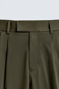 PANTALON COUPE DÉCONTRACTÉE À PLIS