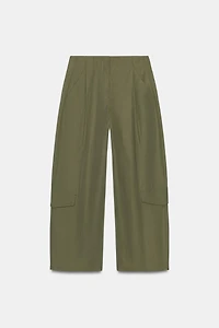 PANTALON À PINCES ET PASSANT AU DOS
