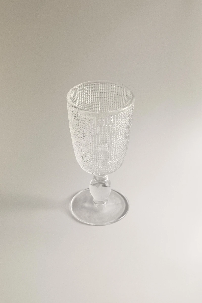 RAISED DESIGN WINE GLASS