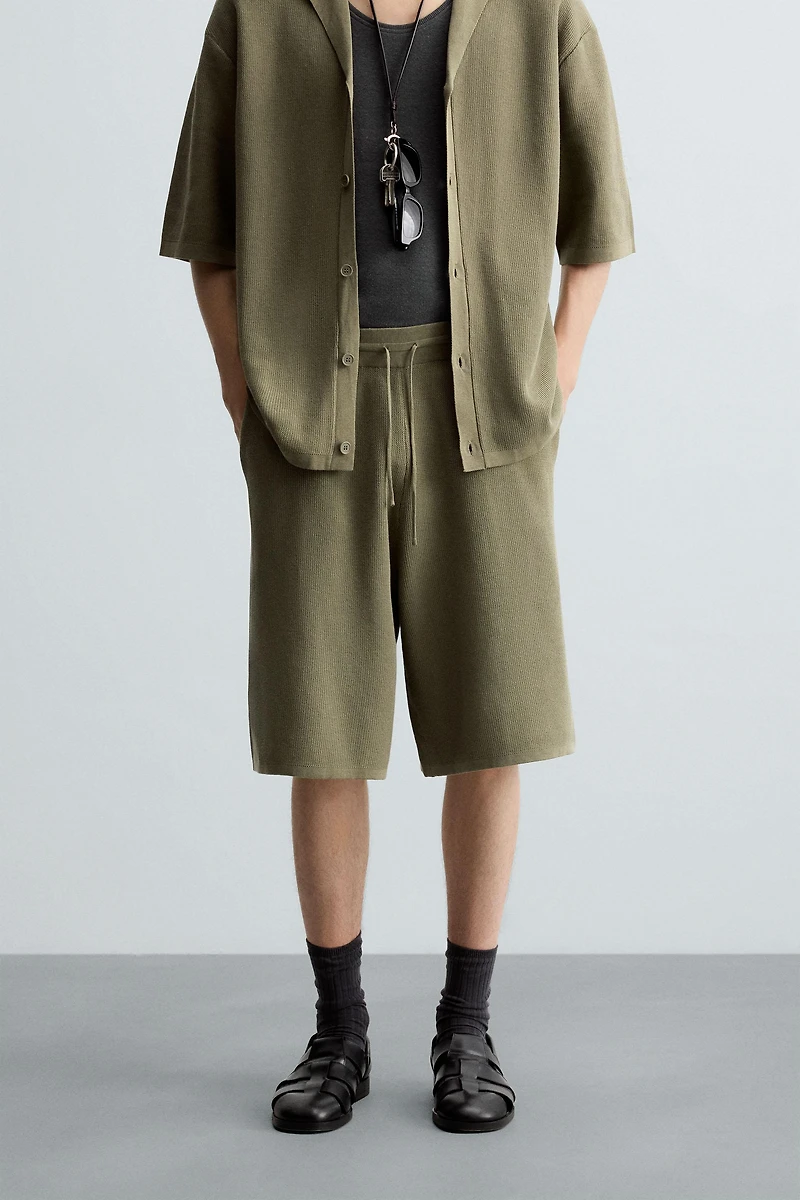 TEXTURED KNIT SHORTS