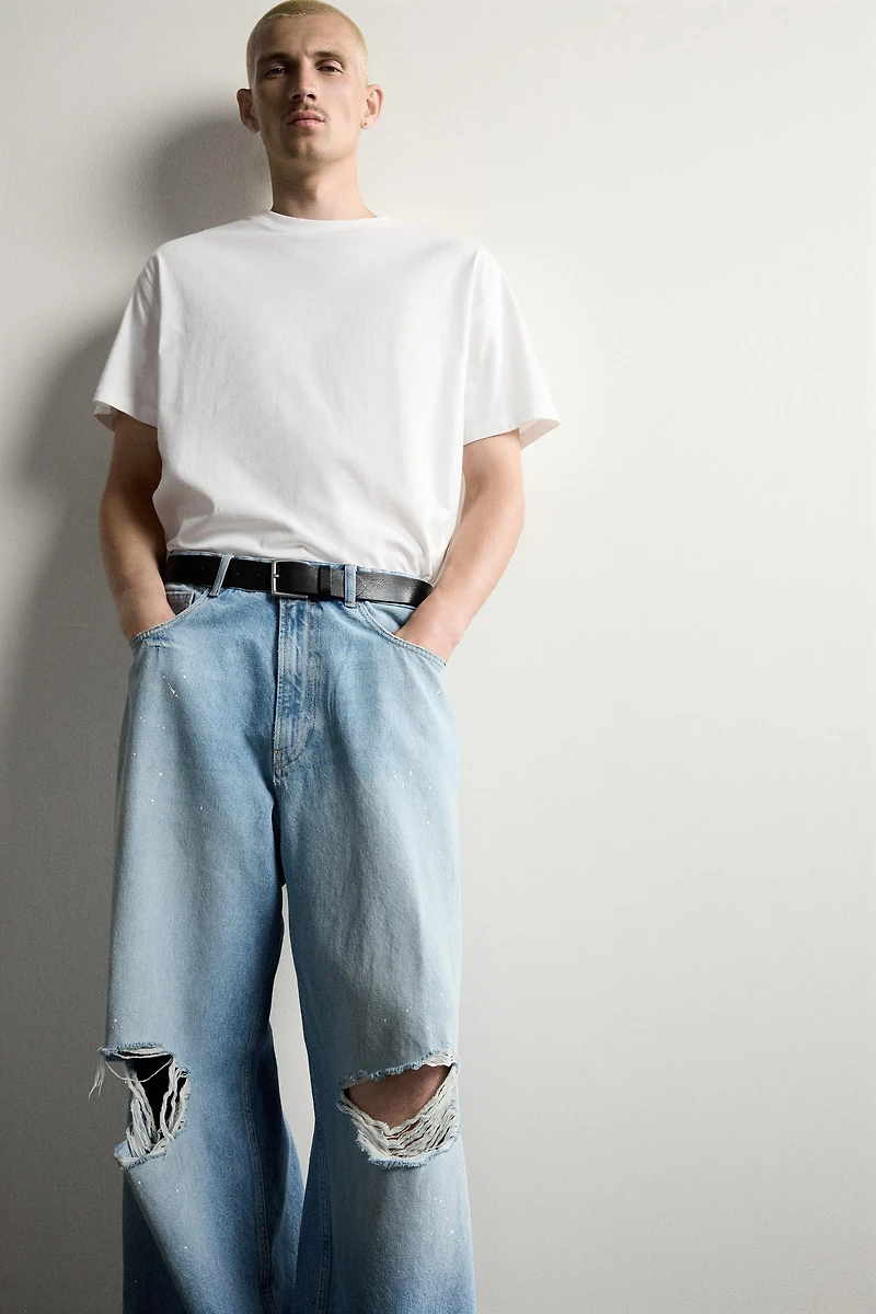 RIPPED BAGGY FIT JEANS