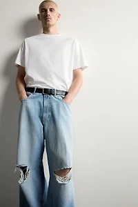 RIPPED BAGGY FIT JEANS