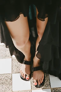 METALLIC BEADED TOE SANDALS