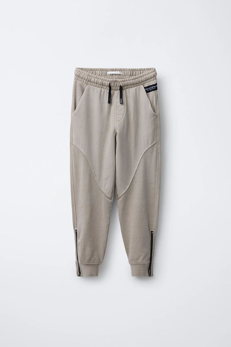 JOGGER PANTS WITH ZIPPERS