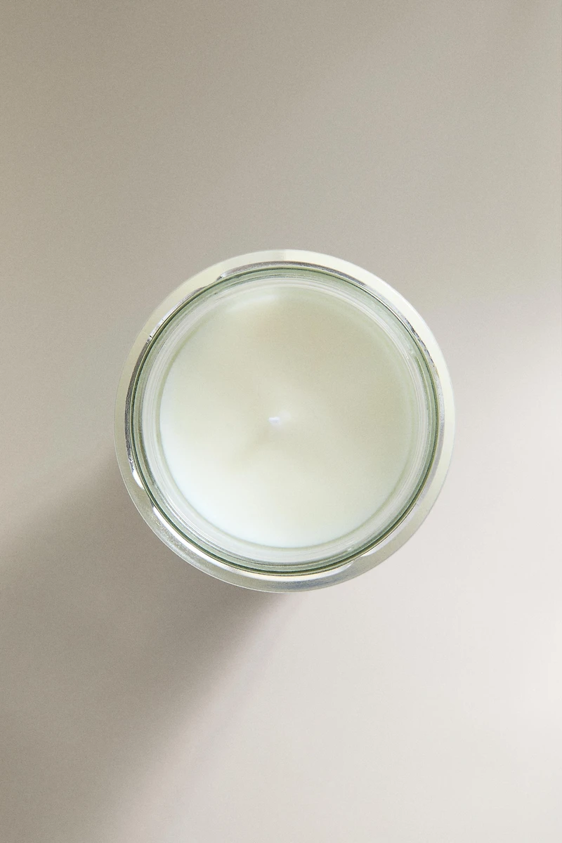G) VANILLA & NUT SCENTED CANDLE
