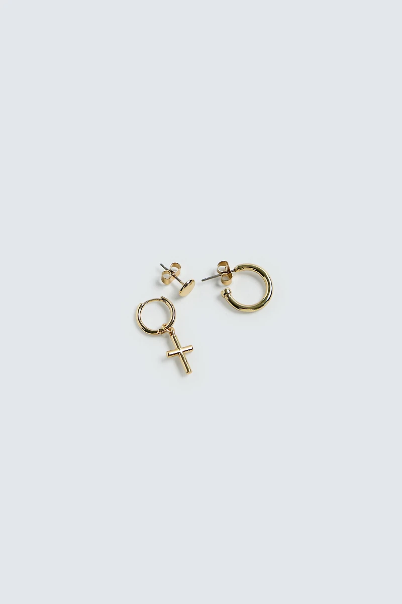 3-PACK OF EARRINGS © OTIS KWAME KYE QUAICOE