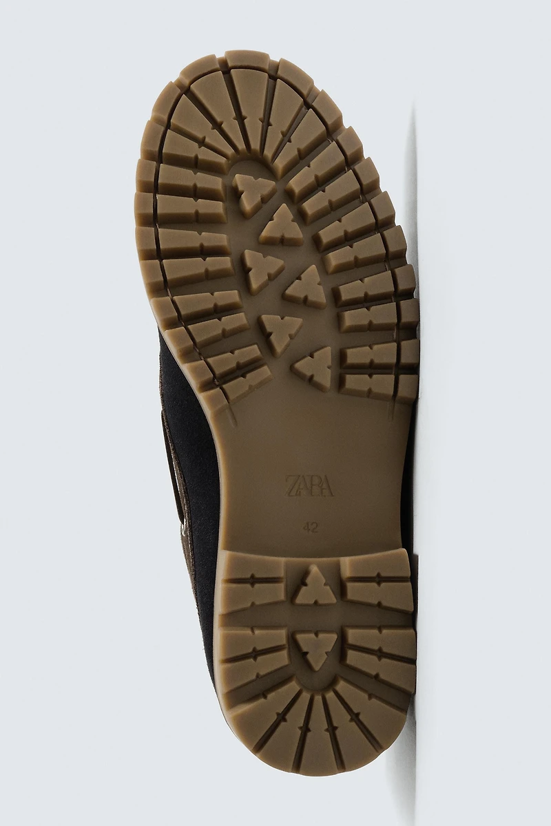 CHAUSSURES BATEAU EN CUIR CONTRASTE