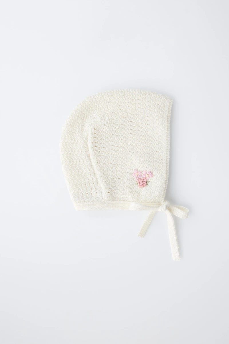 EMBROIDERED FLOWER KNIT BONNET