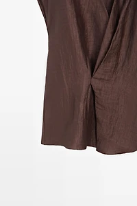 Fluid linen blend crossover kimono