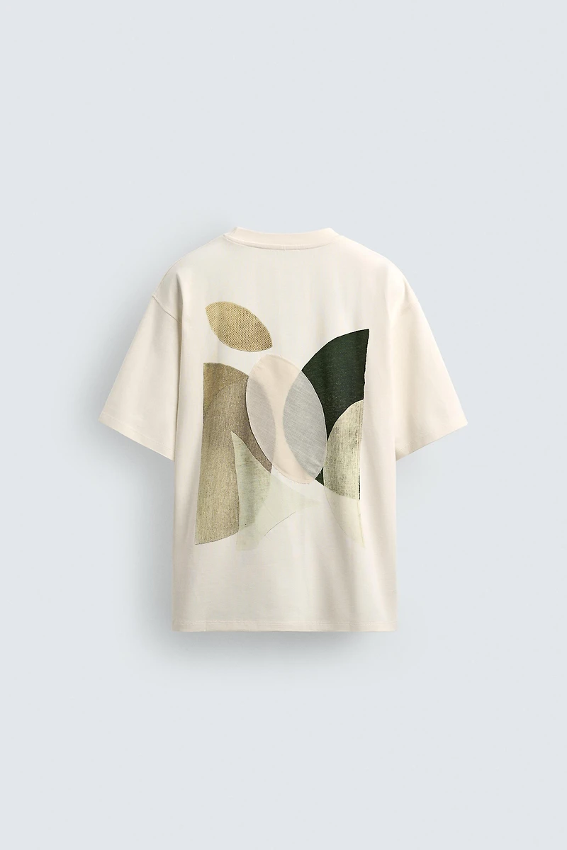 CONTRASTING PATCH TEXT T-SHIRT