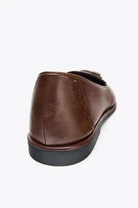 MOCASSINS À POMPONS EN CUIR