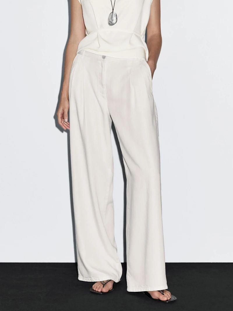 Wide-leg trousers with double dart