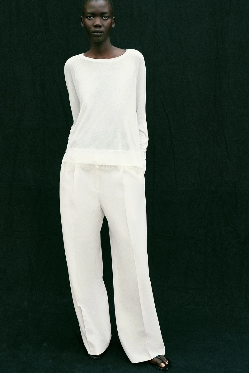 PULL EN MAILLE AVEC DENTELLE