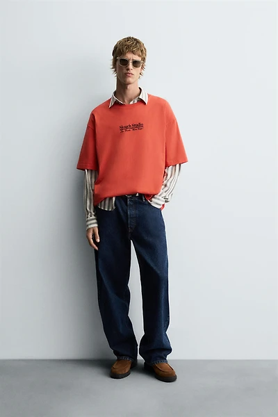 T-SHIRT IMPRIMÉS CONTRASTÉS