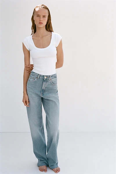 SCOOP NECK TOP