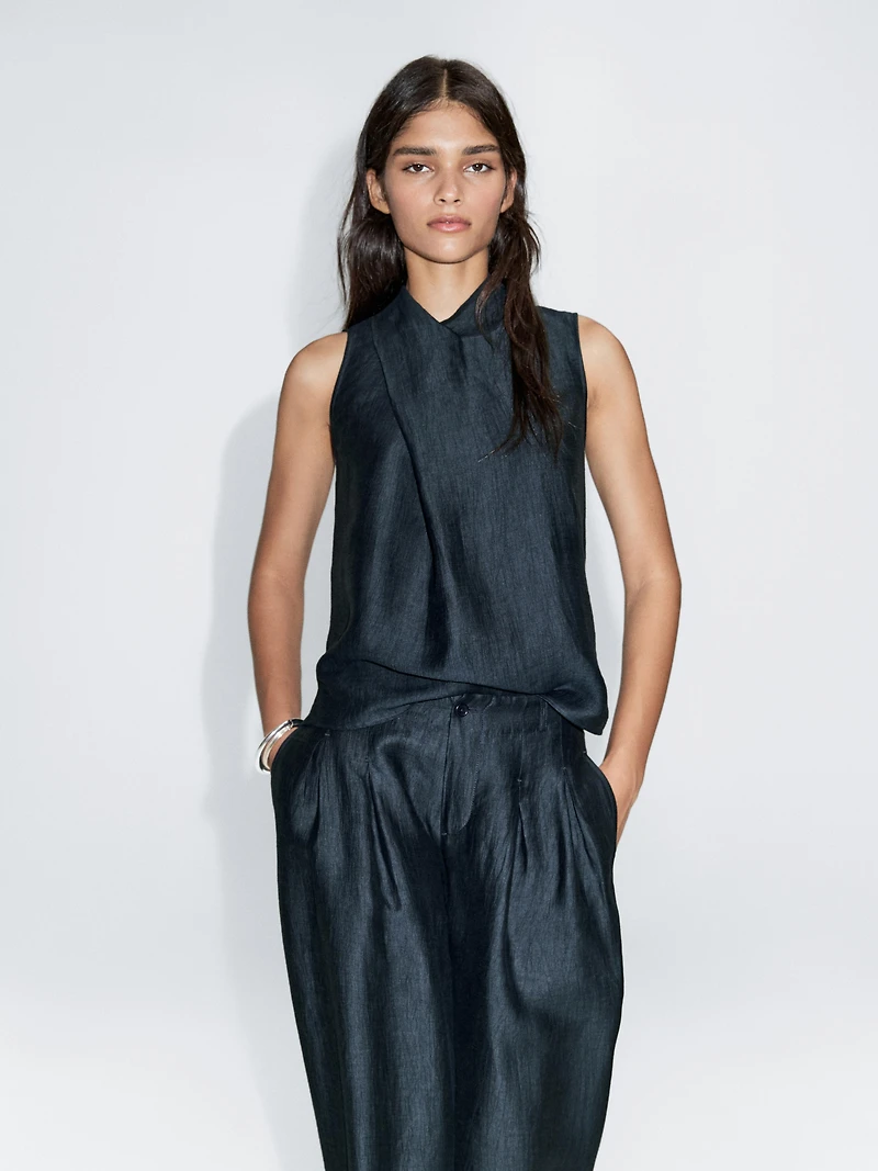 Loose-fitting linen blend trousers