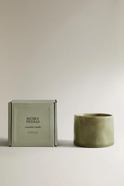G) MUSKY PETALS SCENTED CANDLE
