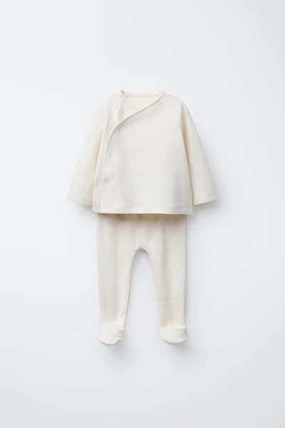 TEXTURED T-SHIRT AND LEGGINGS SET