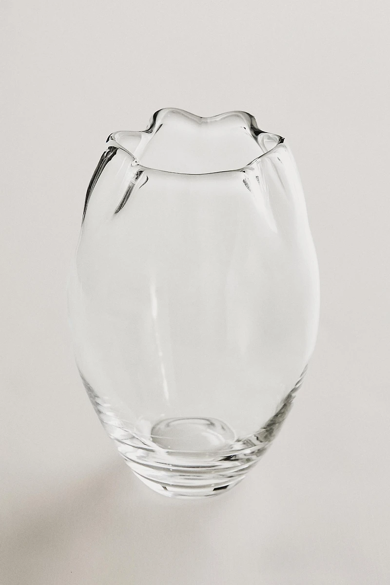 WAVY VASE