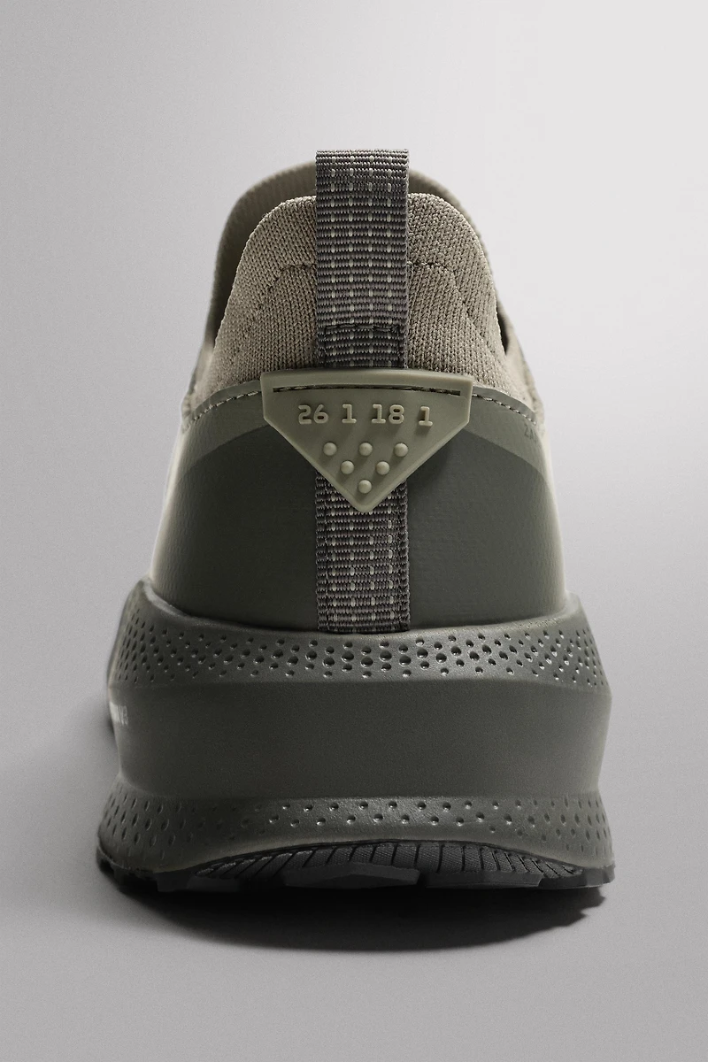 RUNNING SNEAKERS