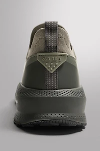 RUNNING SNEAKERS