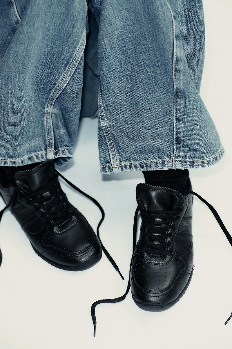 LEATHER SNEAKERS
