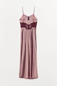 ROBE SATINÉE EN DENTELLE