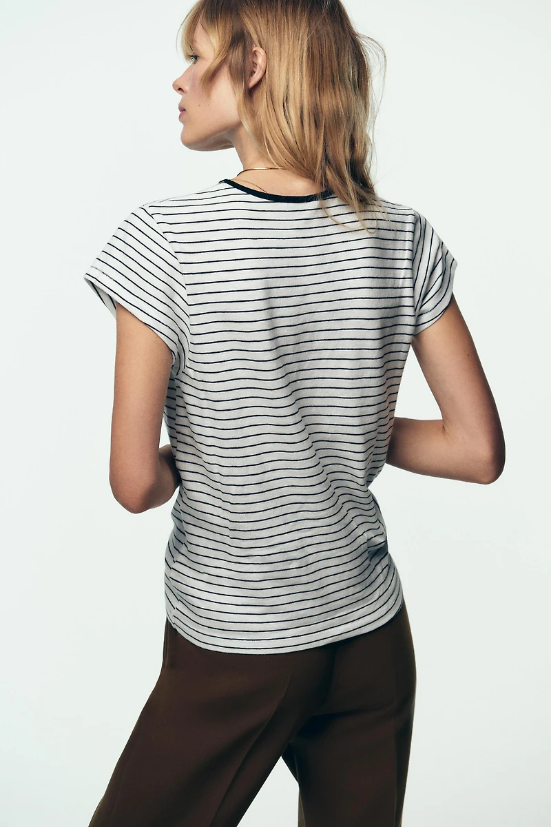 T-SHIRT RUSTIQUE À MANCHES COURTES