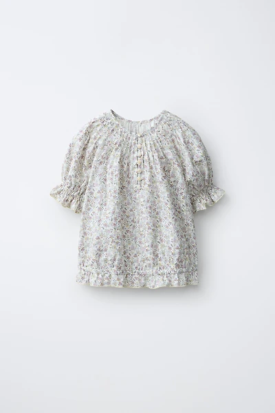 BLOUSE À PLIS NERVURÉS ET FLEURS