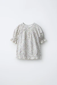 BLOUSE À PLIS NERVURÉS ET FLEURS
