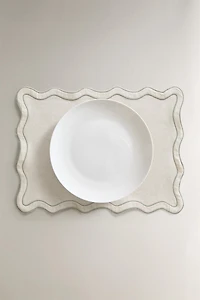 LINEN PLACEMAT WITH WAVY EDGE