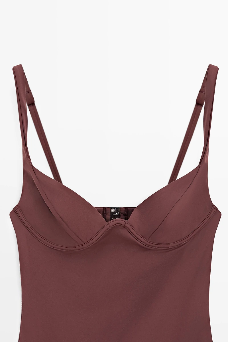 Swimsuit with underwire and wide straps
