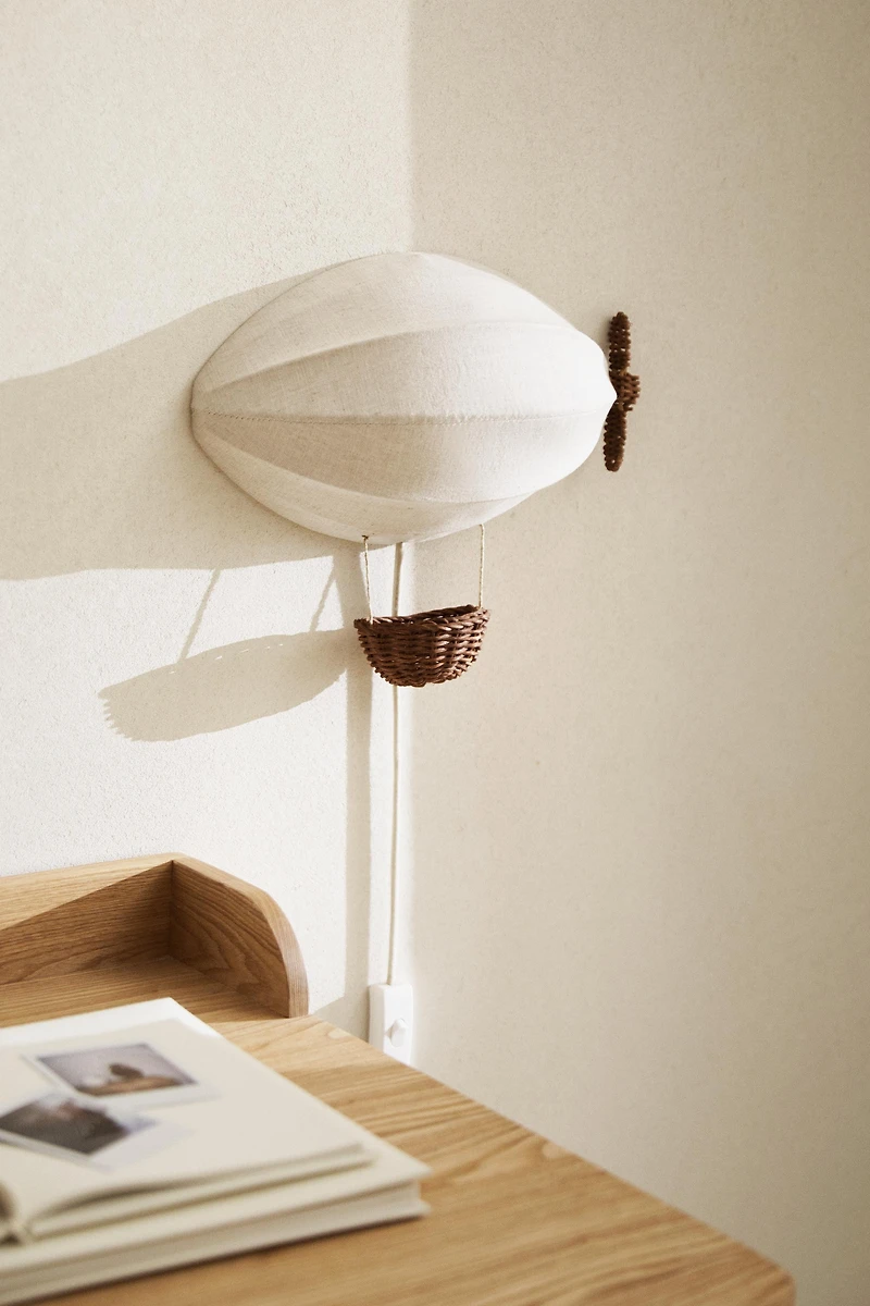 KIDS’ LAMP ZEPPELIN WALL LIGHT