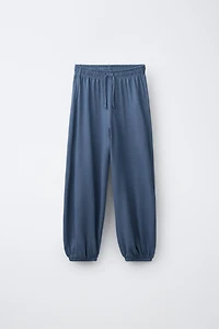 ENSEMBLE T-SHIRT À LACETS ET PANTALON JOGGER