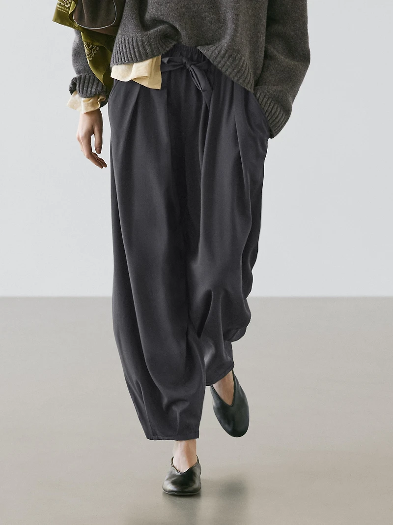 Voluminous wide-leg pleated trousers