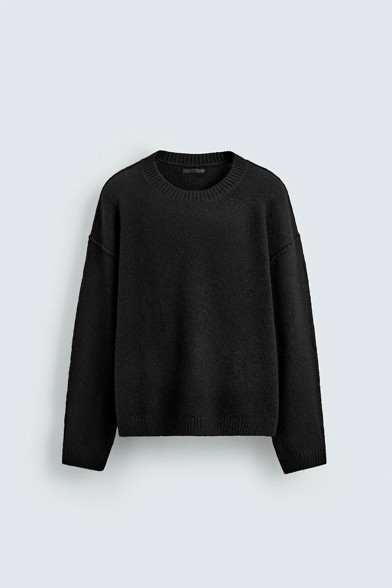 TEXTURED SWEATER WITH REVERSE EFFECT SEAMS
