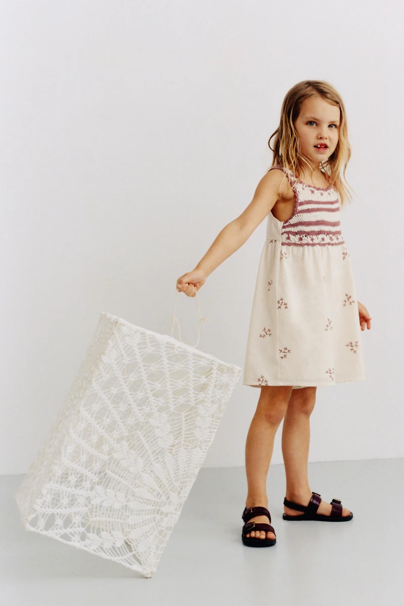 COMBINAISON COURTE EN MAILLE CROCHET ET BRODERIES