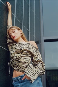 TOP ASYMÉTRIQUE À IMPRIMÉ ANIMALIER