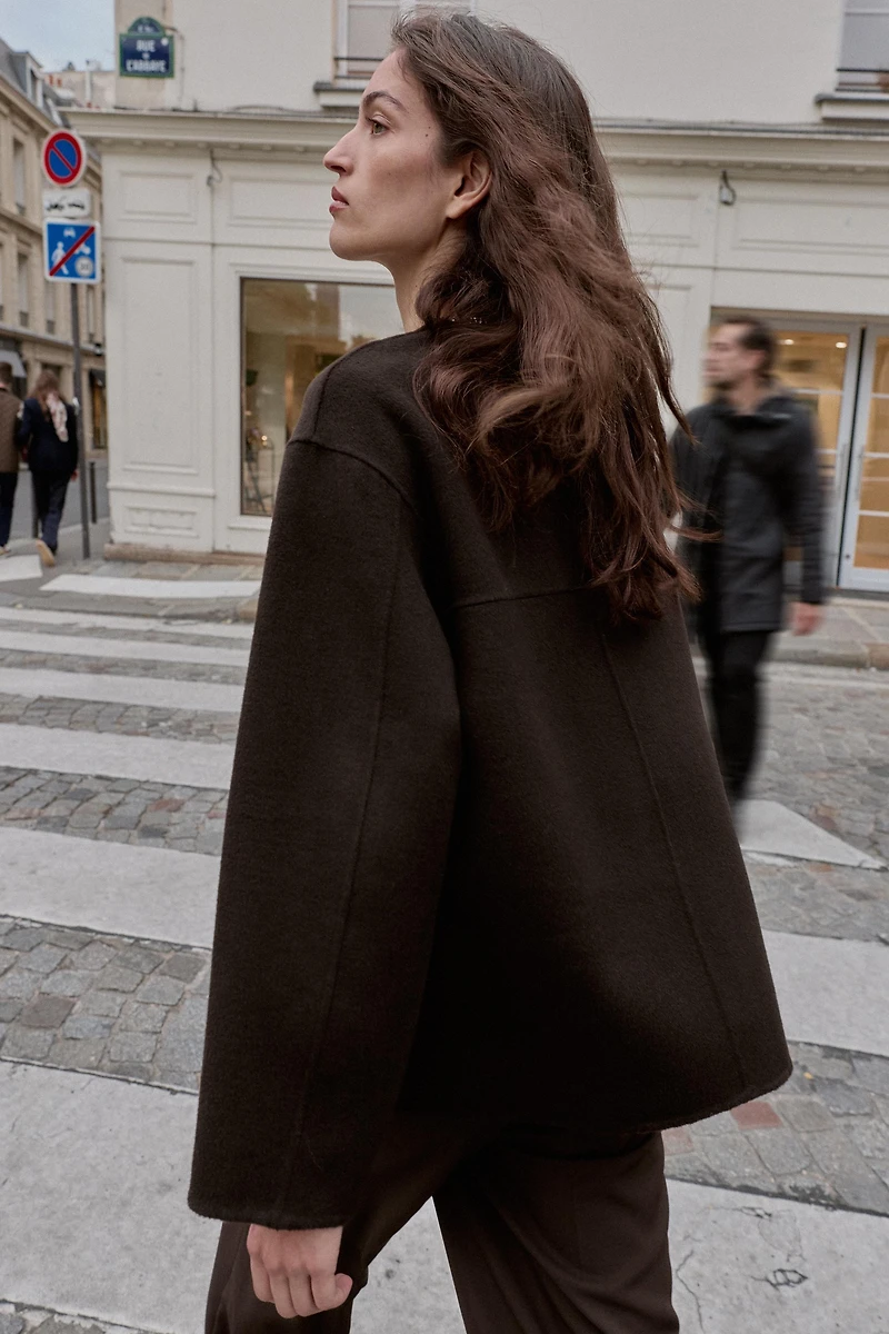 MANTEAU COURT ÉCHARPE AVEC LAINE