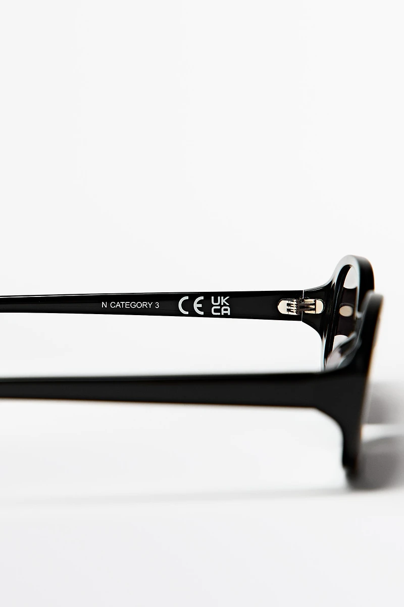 90s-style rounded sunglasses