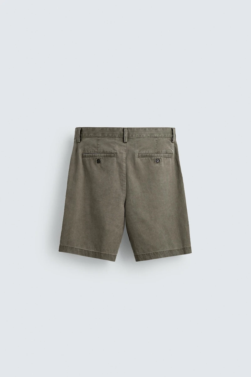 REGULAR FIT PLEATED SHORTS