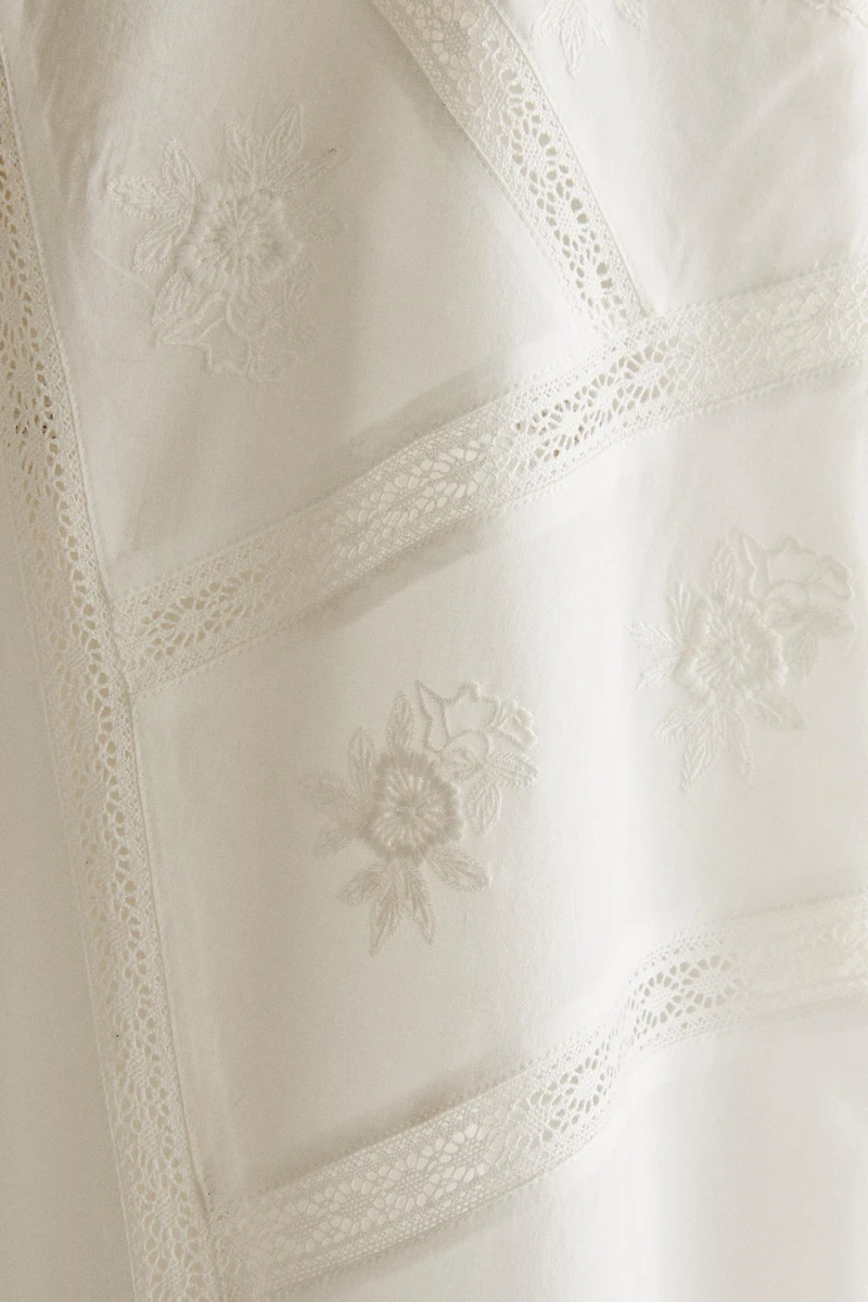 EMBROIDERED NIGHTGOWN