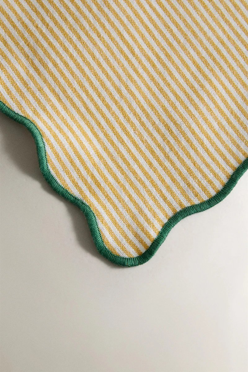 STRIPED NAPKINS WITH SCALLOPED EDGE (PACK OF 2)